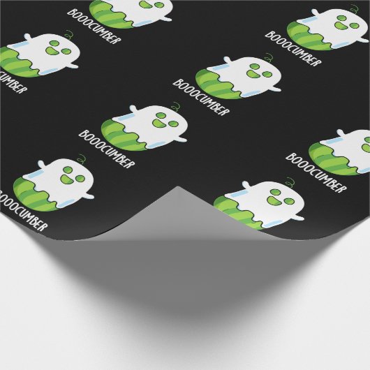 Booocumber Funny Ghost Cucumber Pun Dark BG Cadeaupapier (Hoek)