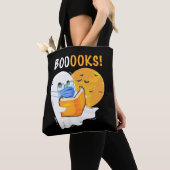 Booooks Halloween Ghost reading books and wearing Tote Bag (Dichtbij)