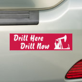 Boor hier boor nu Bumpersticker donkerrood (Op auto)
