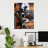 Boorpers nabij venster poster (Thuiskantoor)