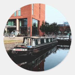 Boot, aan het water ronde sticker