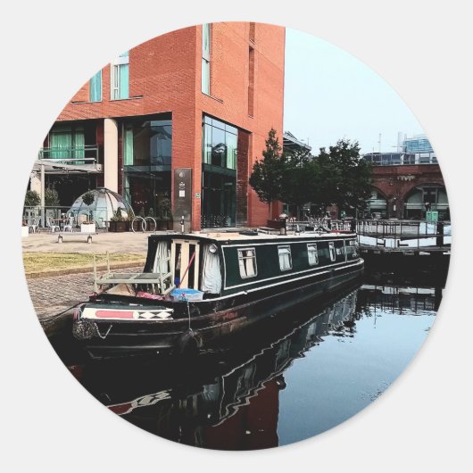 Boot, aan het water ronde sticker (Voorkant)