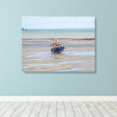 Boot bij laagtij uitzicht canvas print (Insitu (Houten vloer))