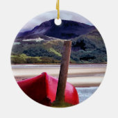 BOOT- EN MOUNTAINENLANDSCHAP KERAMISCH ORNAMENT (Achterkant)