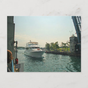 Boot onder een ophaalbrug, Charlevoix, Michigan Briefkaart