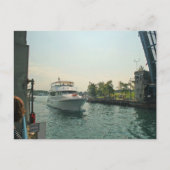 Boot onder een ophaalbrug, Charlevoix, Michigan Briefkaart (Voorkant)