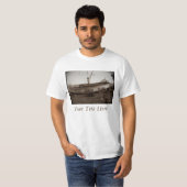 Boot op kiezelstrand kreeft potten antiek foto t-shirt (Voorkant volledig)