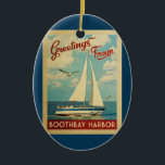 Boothbay Harbour Sailboot Vintage Travel Maine Keramisch Ornament<br><div class="desc">Deze groeten van Boothbay Harbour Maine vintage zijn een boot die op het water zeilt met zeemijlen en een blauwe hemel gevuld met prachtige witte wolken.</div>