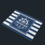 Bootnaam met nautische anker riemen & schepen wiel deurmat<br><div class="desc">Uw gepersonaliseerde bootnaam Rank of familienaam met een aangepaste nautische anker,  riemen,  scheepswiel en sterren op een welkomstdeurmat.</div>