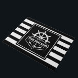 Bootnaam nautische anker riemen & schepen wiel ste deurmat<br><div class="desc">Uw gepersonaliseerde bootnaam Rank of familienaam met een aangepaste nautische anker,  riemen,  scheepswiel en sterren op een welkomstdeurmat.</div>