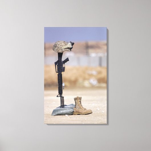 Boots, geweer, hondenlabels en beschermende helm canvas afdruk (Voorkant)