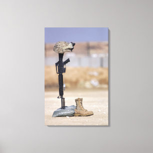 Boots, geweer, hondenlabels en beschermende helm canvas afdruk