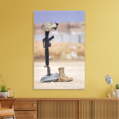 Boots, geweer, hondenlabels en beschermende helm canvas afdruk (Insitu (Woonkamer))