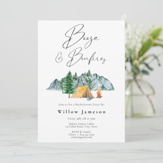Booze en Bonfires Bachelorette Camping Uitnodiging (Staand voorkant)