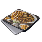 Bord met Poutine Laptop Sleeve (Voorkant onderkant)