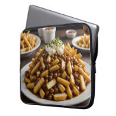 Bord met Poutine Laptop Sleeve (Voorkant Links)