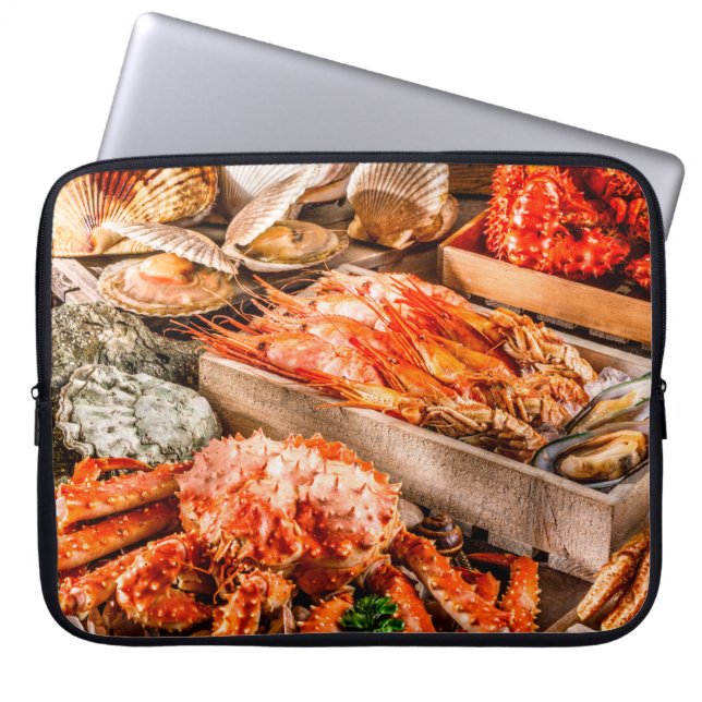 Bord met zeehondenkeuken als zeegrootte laptop sleeve (Voorkant)