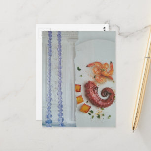 Bord met zeevruchten in een surrealistische kamer  briefkaart
