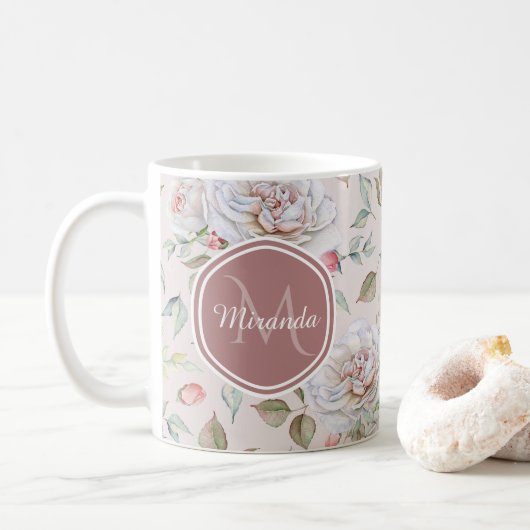 Bord Roze Rozenpatroon met Monogram en Naam Koffiemok (Met donut)