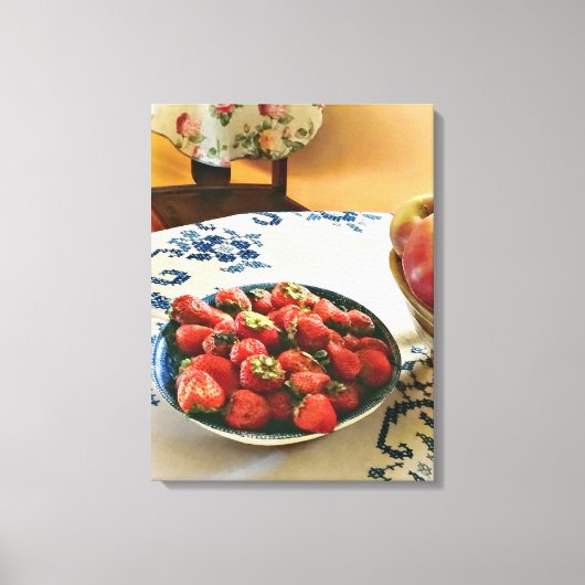 Bord van aardbeien canvas afdruk (Voorkant)