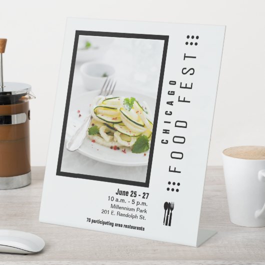 bord van het voedselfestival reclamebord met voetstuk (Insitu)