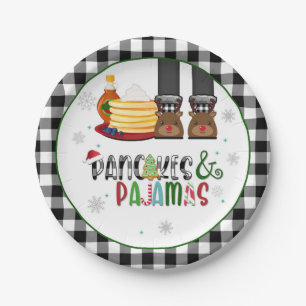 Bord van pannenkoeken en pyjama's voor kerstfeestd