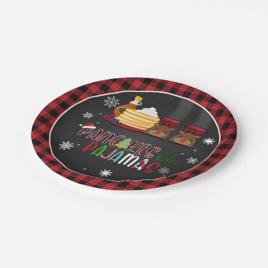 Bord van pannenkoeken en pyjama's voor kerstfeestd (Gekanteld)