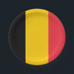 Bord van patriottisch papier met vlag van België<br><div class="desc">Verbeter uw eetervaring met onze papieren borden met de vlag van België! Deze papieren borden zijn gemaakt voor het gemak en de culturele trots en tonen het iconische ontwerp van de Belgische vlag, met drie verticale banden van zwart, geel en rood. Of u nu een Belgisch feestje organiseert, een speciale...</div>