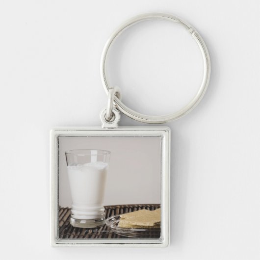 Bord van snacks met een glas melk sleutelhanger (Voorkant)
