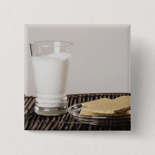Bord van snacks met een glas melk vierkante button 5,1 cm (Voorkant)