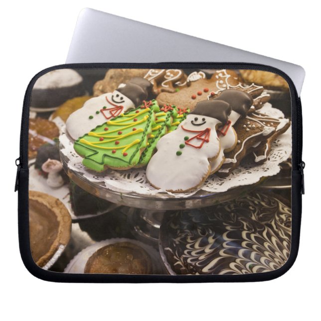 Bord van verse kerstkoekjes laptop sleeve (Voorkant)