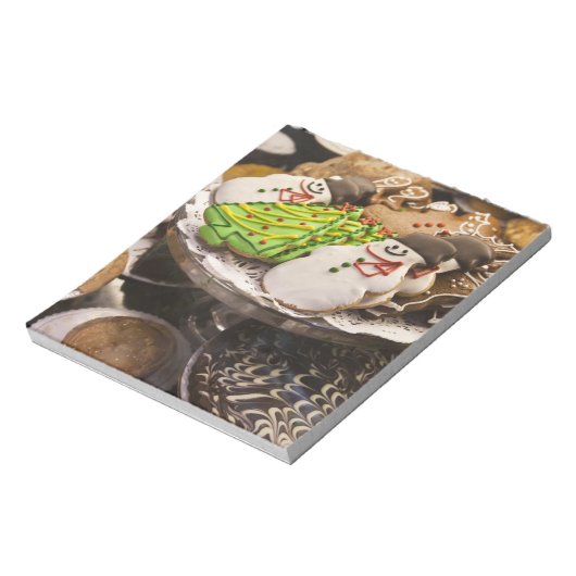 Bord van verse kerstkoekjes notitieblok (Linkerzijde)