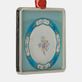 Bord versierd met een bloempatroon, Sevres Metalen Ornament (Rechts)