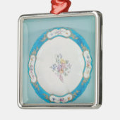 Bord versierd met een bloempatroon, Sevres Metalen Ornament (Links)