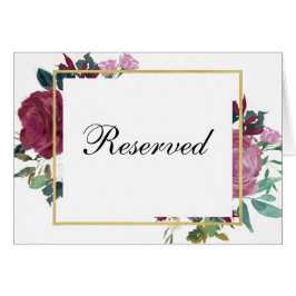 Bordeaux bloemen gereserveerd bord. Maroon bruilof