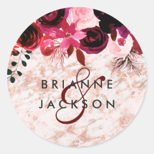 Bordeaux bloemmotief & roze gouden monogram bruilo ronde sticker