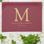 Bordeaux Effen Kleur Goud Familienaam Monogram Theedoek<br><div class="desc">Custom Upload Voeg uw foto of Logo tekst Elegant Modern Schattige Monogram Keuken & Eten / Tafel & Keukenlinnen / Initiaal Familienaam Sjabloon Goud Monogram Bordeaux Solid Color Keukenhanddoek.</div>