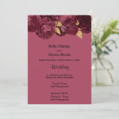 Bordeaux en gouden bloemen bruiloft uitnodiging (Staand voorkant)