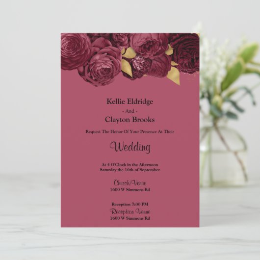 Bordeaux en gouden bloemen bruiloft uitnodiging (Staand voorkant)
