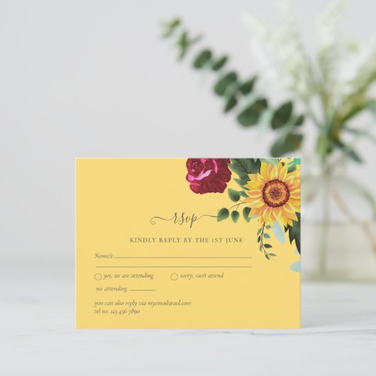 Bordeaux Rozen Zonnebloemen Trouw RSVP Briefkaart (Staand voorkant)