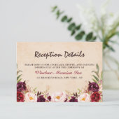 Bordeauxrode bloemrijke rustieke boho receptie kaart (Staand voorkant)