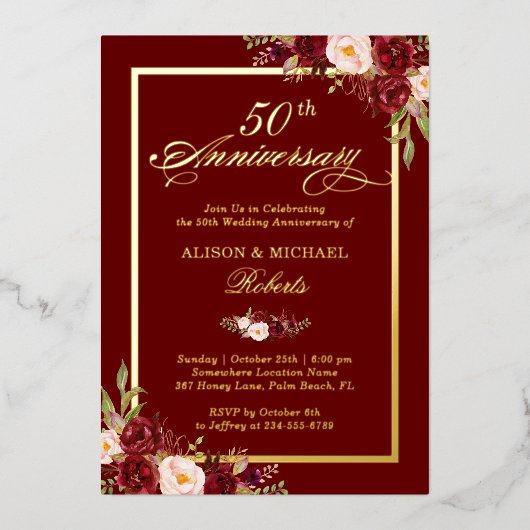 Bordeauxrood bloemmotief 50ste huwelijksjubileum g folie uitnodiging (Voorkant)