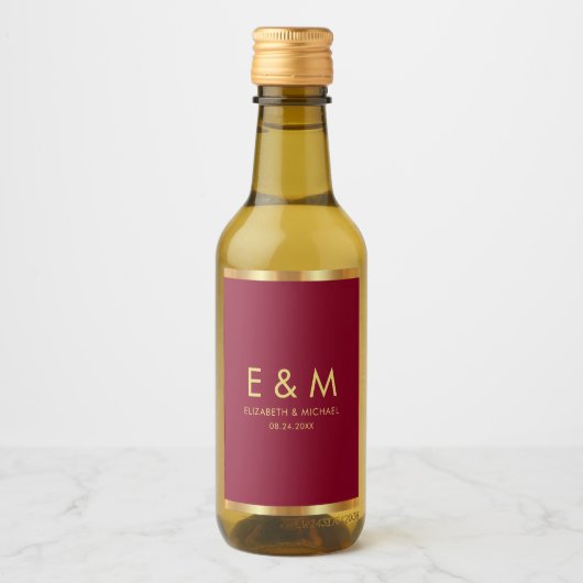 Bordeauxrood Gouden Monogram Tekst Save the Date Wijn Etiket (Voorkant)
