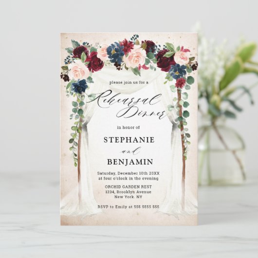 Bordeauxroze marinebloemen baldakijn proefdiner kaart (Staand voorkant)