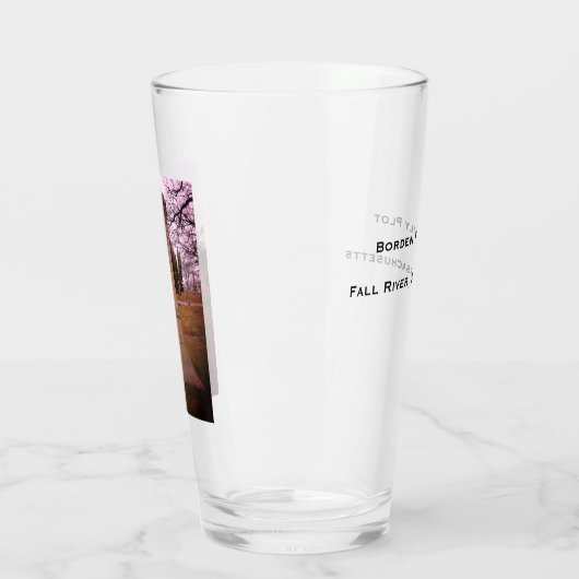 Borden Monument, Herfst River, MA - A.J. Borden Glas (Links)