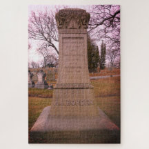 Borden Monument, Herfst River, MA - A.J. Borden