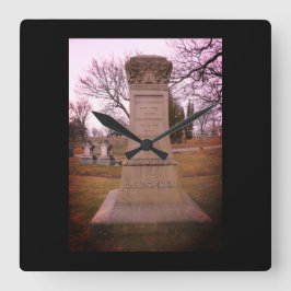 Borden Monument, Herfst River, MA - A.J. Borden Vierkante Klok