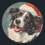 Border Collie Christmas Ronde Sticker<br><div class="desc">Aan de voorzijde van deze feestelijke kerstkaart ontvouwt zich een hartverwarmende scène, met een charmante Border Collie versierd met een vrolijke kerstmuts. De harige vriend staart op met heldere, zielvolle ogen, die de vreugde en anticipatie van het vakantieseizoen uitstralen. De kerstmuts bovenop die intelligente oren voegt een extra vleugje vrolijkheid...</div>