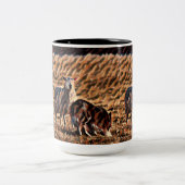 Border Collie Herding Sheep "Holding a Single" Tweekleurige Koffiemok (Center)