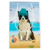 Border Collie-hond op het strand Medium Cadeauzakje (Voorkant)